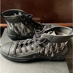 Mens Dior High-top B23 black/white oblique. Never worn with stuffing and box.